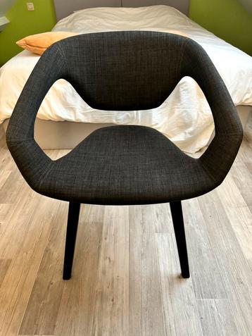 4x donkergrijs stoel (merk: ZUIVER) / eetstoelen beschikbaar voor biedingen