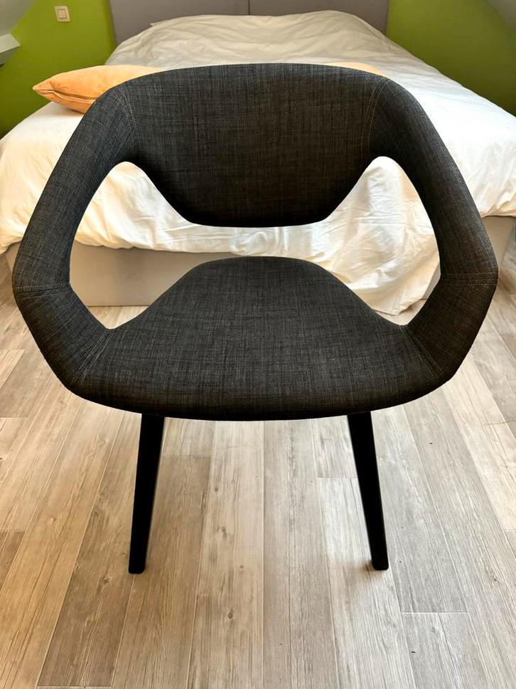 4x donkergrijs stoel (merk: ZUIVER) / eetstoelen, Huis en Inrichting, Stoelen, Zo goed als nieuw, Stof, Ophalen