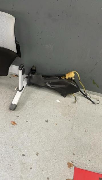 Runner SD M07 Benzinetank 9L beschikbaar voor biedingen