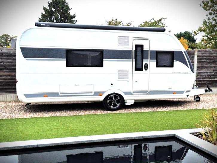 Hobby De Luxe 495 WFB Black Line + optioneel Off-Grid 4,1kW, Caravans en Kamperen, Caravans, Particulier, tot en met 4, 1250 - 1500 kg