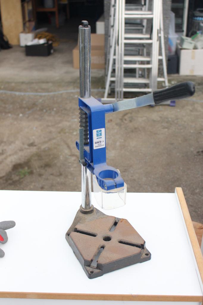 Colonne pour foreuse *** A DONNER ***, Bricolage & Construction, Outillage | Foreuses, Utilisé, Foreuse sur colonne, Moins de 400 watts