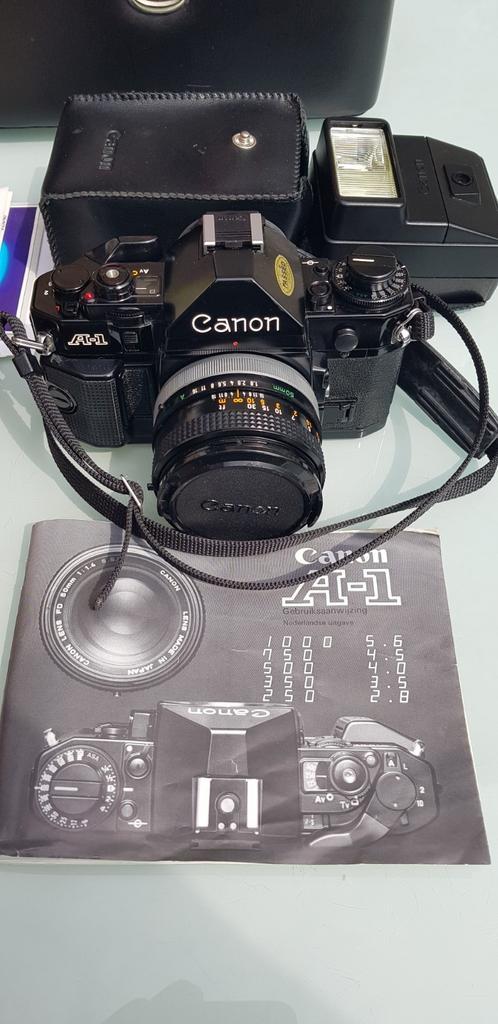 Canon A1, ensemble avec malette, Audio, Tv en Foto, Fotocamera's Analoog, Zo goed als nieuw, Canon, Ophalen