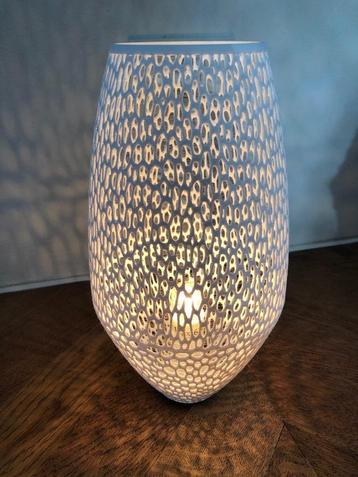 Tafel- of bedlampje beschikbaar voor biedingen