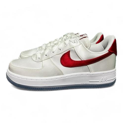 Nike Air Force 1 Low '07 Satin White Varsity Red - 37.5, Kleding | Dames, Schoenen, Nieuw, Sneakers, Wit, Verzenden