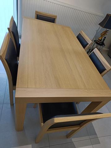 Tafel met 6 stoelen  beschikbaar voor biedingen