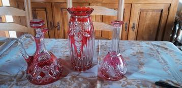 Vaas rood beschikbaar voor biedingen