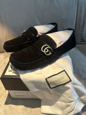 Gucci  schoenen in daim disponible aux enchères