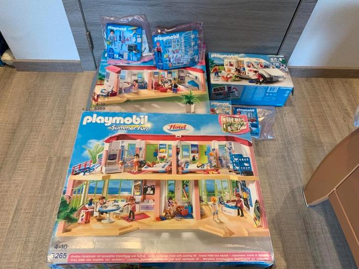 Familiehotel 5265 met Luxe hotel suite 5269 + 5 extra sets, Kinderen en Baby's, Speelgoed | Playmobil, Zo goed als nieuw, Complete set