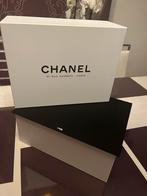 Grande Boîte Chanel blanche + sac shopping en cadeau, Ophalen of Verzenden, Zo goed als nieuw