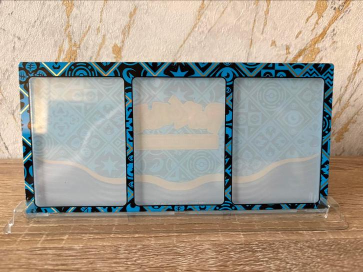 Pokémon TCG Display Stand, Hobby en Vrije tijd, Verzamelkaartspellen | Pokémon, Ophalen of Verzenden