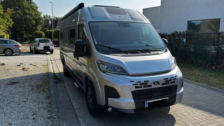Adria Twin 640 SLB 180 pk van 07/2025 met amper 3500 km!, Caravans en Kamperen, Mobilhomes, Particulier, tot en met 2, Buscamper of Camperbus
