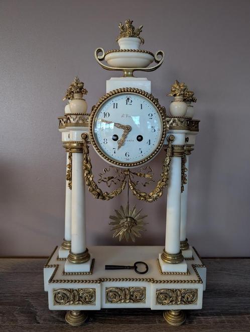 Pendule horloge à balancier Louis XVI Napoléon III bronze, Antiek en Kunst, Antiek | Klokken, Ophalen