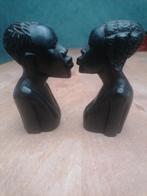 Koppeltje ebbenhouten beeldjes, Enlèvement ou Envoi