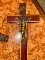 Grand crucifix mural ancien en bois et métal, Enlèvement ou Envoi