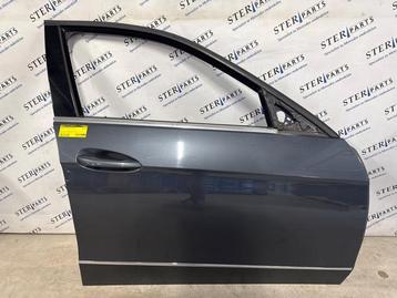 Portier 4Deurs rechts-voor van een Mercedes E-Klasse (755) beschikbaar voor biedingen