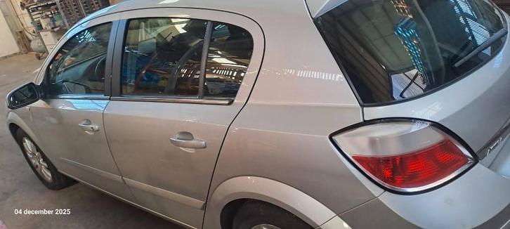 lichtgrijze Opel Astra H 5de elegance, Auto's, Opel, Particulier, Astra, Benzine, Stadsauto, 4 deurs, Handgeschakeld, Zilver of Grijs