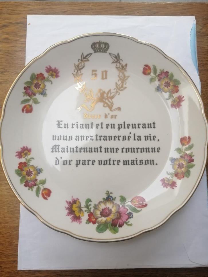 Assiette de décoration de 24 cm noces d'or 50 ans, Antiek en Kunst, Antiek | Wandborden en Tegels, Ophalen