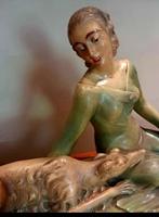 Art deco beeld, vrouw met windhond, Antiek en Kunst, Ophalen of Verzenden