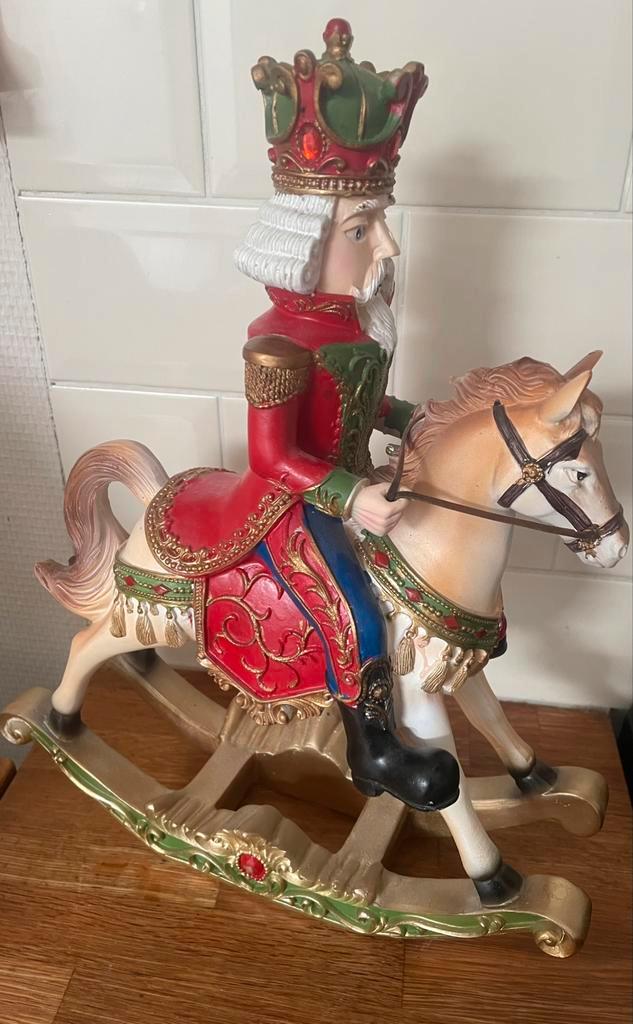 Notenkraker uit hobbelpaard uit polystone, Diversen, Kerst, Zo goed als nieuw, Ophalen of Verzenden