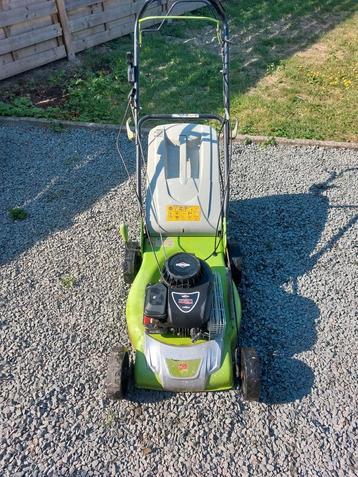 Gezocht alle grasmaaiers met benzine motor beschikbaar voor biedingen