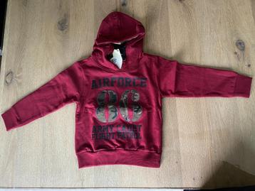 rode sweater met leger afwerking maat 104 NIEUW