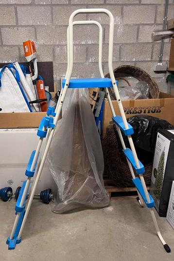 Trapladder zwembad 133 x 40 beschikbaar voor biedingen