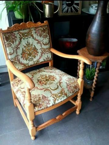 Antieke Art-deco en vintage stoelen.  beschikbaar voor biedingen