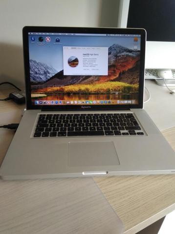 MacBook Pro 15 pouces mi-2010 disponible aux enchères