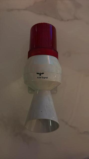 Small horn signal light red beschikbaar voor biedingen