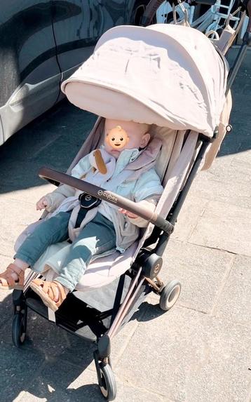 Cybex Coya buggy in kleur Cozy Beige op rosé gold frame beschikbaar voor biedingen