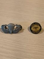 Badge + pin is ons, Ophalen of Verzenden