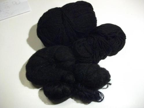 Restes de laine NOIR - 300 gr + ROUGE et ORANGE 230 gr, Hobby & Loisirs créatifs, Tricot & Crochet, Comme neuf, Tricot ou Crochet
