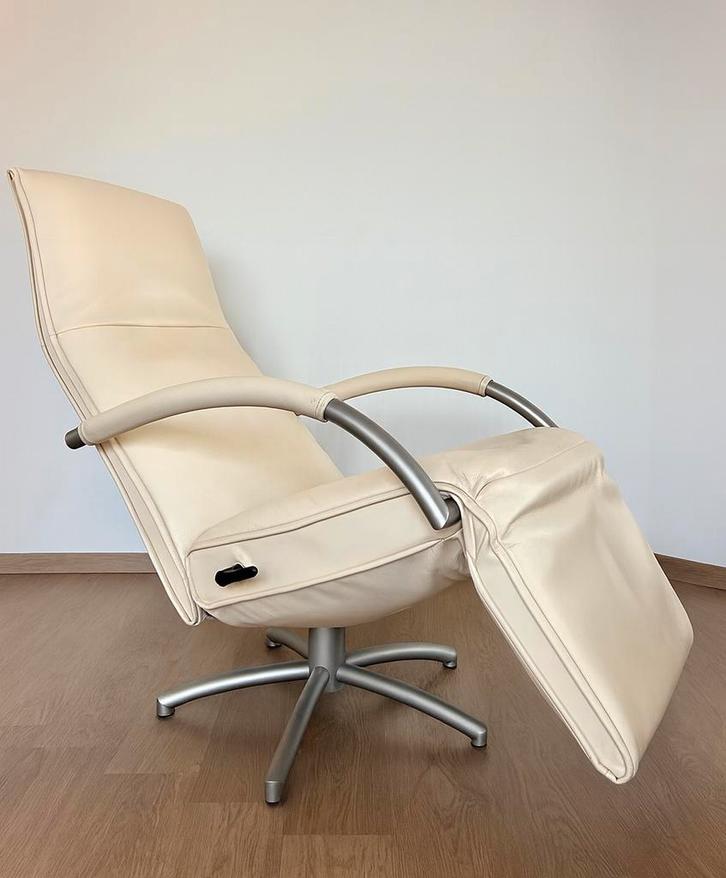 Fauteuil design JORI, Maison & Meubles, Fauteuils, Comme neuf, Cuir, Métal, 50 à 75 cm, 100 à 125 cm, Enlèvement