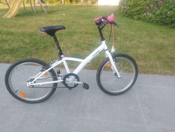 B'TWIN Kinderfiets 20 inch – Voor 6-9 jaar – Wit met fuchsia beschikbaar voor biedingen