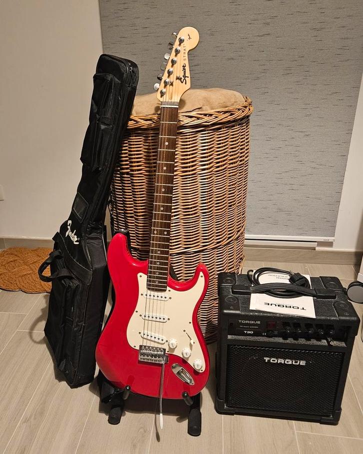 Squier Stratocaster+Torque versterker 30W+Boss BR-800+varia, Muziek en Instrumenten, Snaarinstrumenten | Gitaren | Elektrisch
