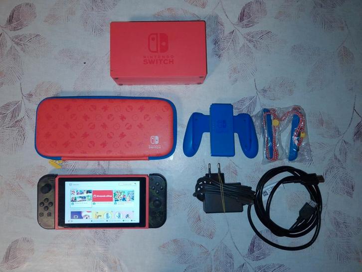 Nintendo Switch Mario Editie te koop., Games en Spelcomputers, Spelcomputers | Nintendo Switch, Zo goed als nieuw, Ophalen