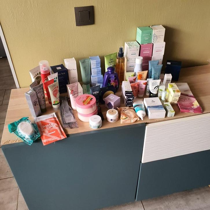 Nieuwe ongebruikte verzorgingsproducten van Oriflame, Handtassen en Accessoires, Uiterlijk | Lichaamsverzorging, Nieuw, Ophalen of Verzenden