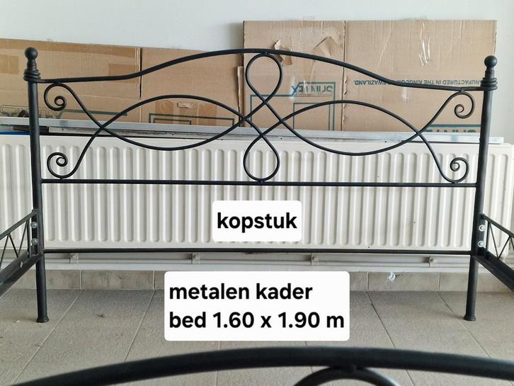 Metalen Bedkader 1.60 m x 1.90 m. + lattenbodems., Huis en Inrichting, Slaapkamer | Bedden, Gebruikt, Ophalen
