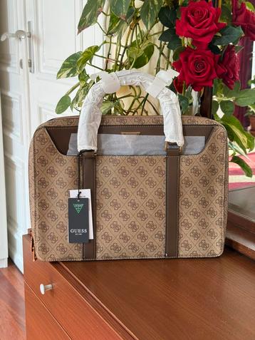 Guess - Doc Case - Camel aktetas beschikbaar voor biedingen