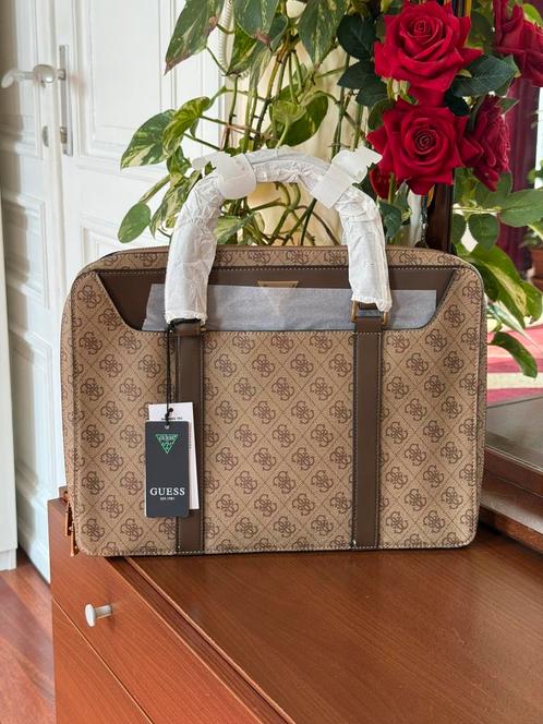 Guess - Doc Case - Camel aktetas, Computers en Software, Laptoptassen, Nieuw, Schoudertas, Ophalen of Verzenden