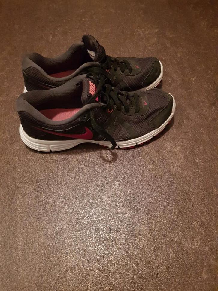 Nike schoenen sneakers maat 39, Kinderen en Baby's, Kinderkleding | Schoenen en Sokken, Zo goed als nieuw, Schoenen, Ophalen of Verzenden