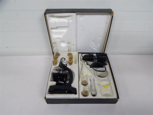 A6580. Wetenschappersdoos met Microscoop Jaren 60, Audio, Tv en Foto, Optische apparatuur | Microscopen, Gebruikt, Ophalen of Verzenden