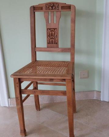 antieke gesculpteerde stoel met rieten zitting-honingkleur