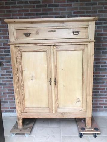 Mooie kast - Landelijke stijl beschikbaar voor biedingen