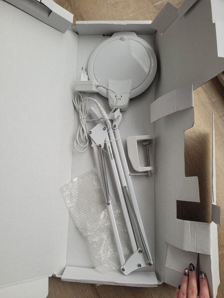 Loupelamp Slim line LED nieuw, Hobby en Vrije tijd, Vergrootglazen, Loepen en Loeplampen, Ophalen