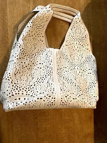 Witte handtas (leatherlook) beschikbaar voor biedingen