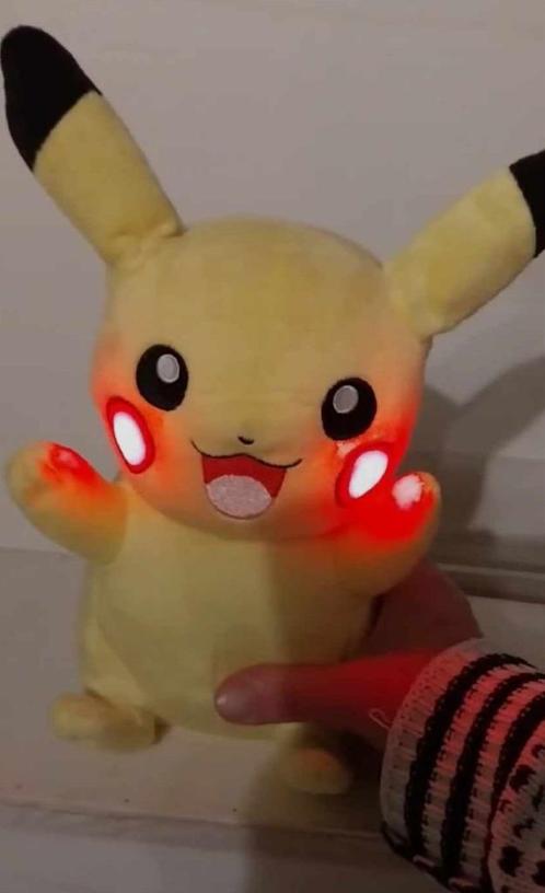 vintage pokomon  pikachu   tomy praat en beweegt met oortjes, Kinderen en Baby's, Speelgoed | Knuffels en Pluche, Zo goed als nieuw