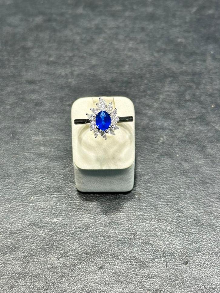 Platina ring met saffier en diamanten, Handtassen en Accessoires, Ringen, Zo goed als nieuw, Ophalen