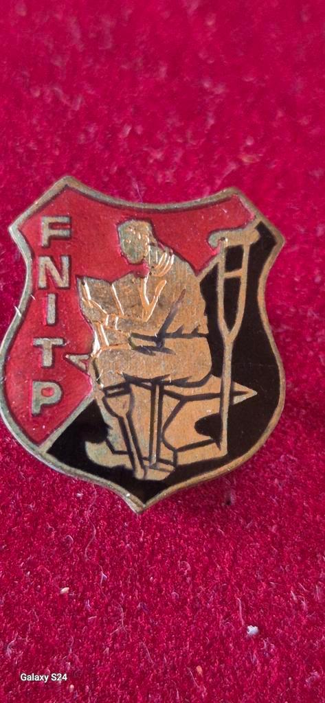 VINTAGE emaille opsteekpin FNITP +-1950, Verzamelen, Militaria | Algemeen, Ophalen