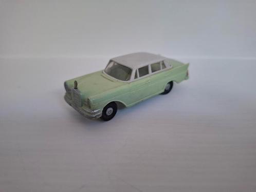 Vintage 1962 plastic SIKU V191 Mercedes 300SE, Hobby en Vrije tijd, Modelauto's | 1:87, Gebruikt, Auto, SIKU, Ophalen of Verzenden